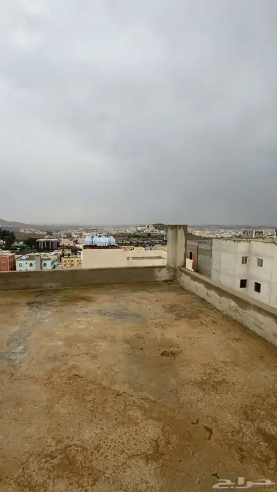 للبيع عماره مكونه من فلتين واربع شقق في حي السلام ابها 27