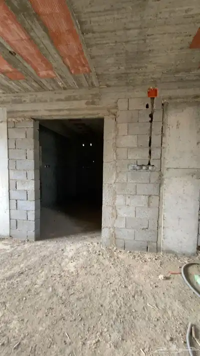 للبيع عماره مكونه من فلتين واربع شقق في حي السلام ابها 16