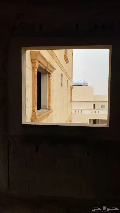 للبيع عماره مكونه من فلتين واربع شقق في حي السلام ابها 12