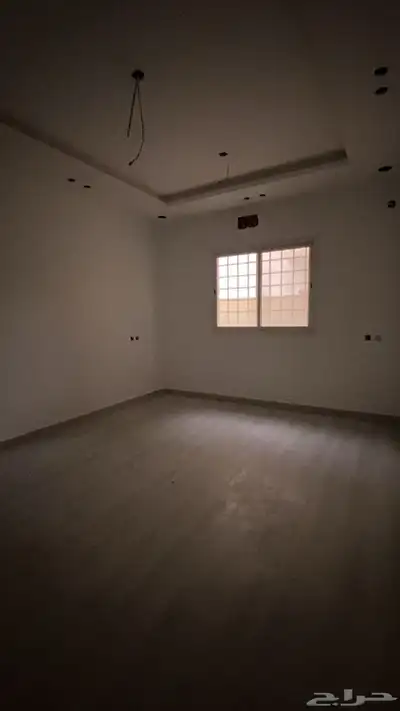 للبيع عماره مكونه من فلتين واربع شقق في حي السلام ابها 4