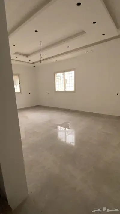 للبيع عماره مكونه من فلتين واربع شقق في حي السلام ابها 5