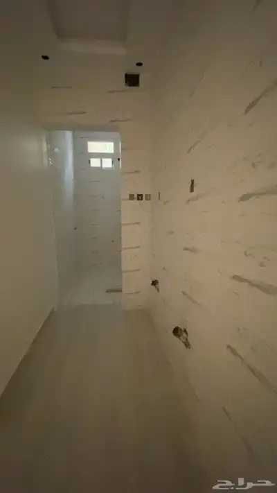 للبيع عماره مكونه من فلتين واربع شقق في حي السلام ابها 6