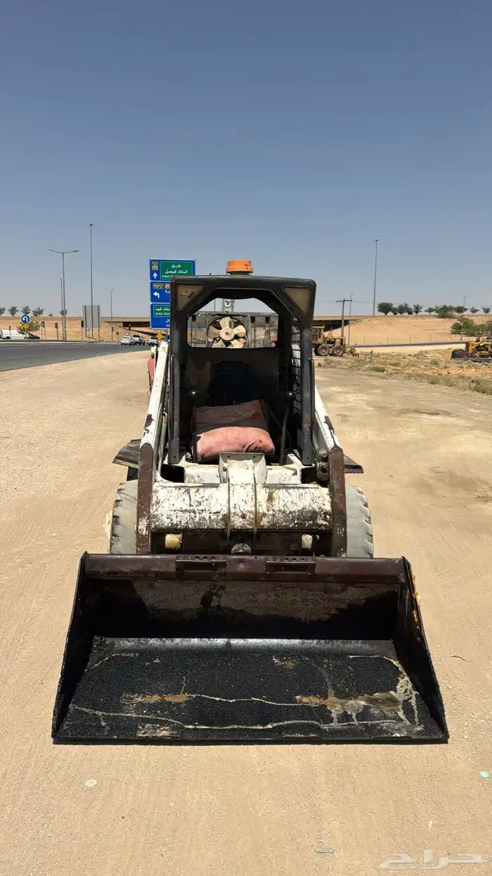 معدات الايجار بوبكات رصاصه مكنسة بوبكات 6