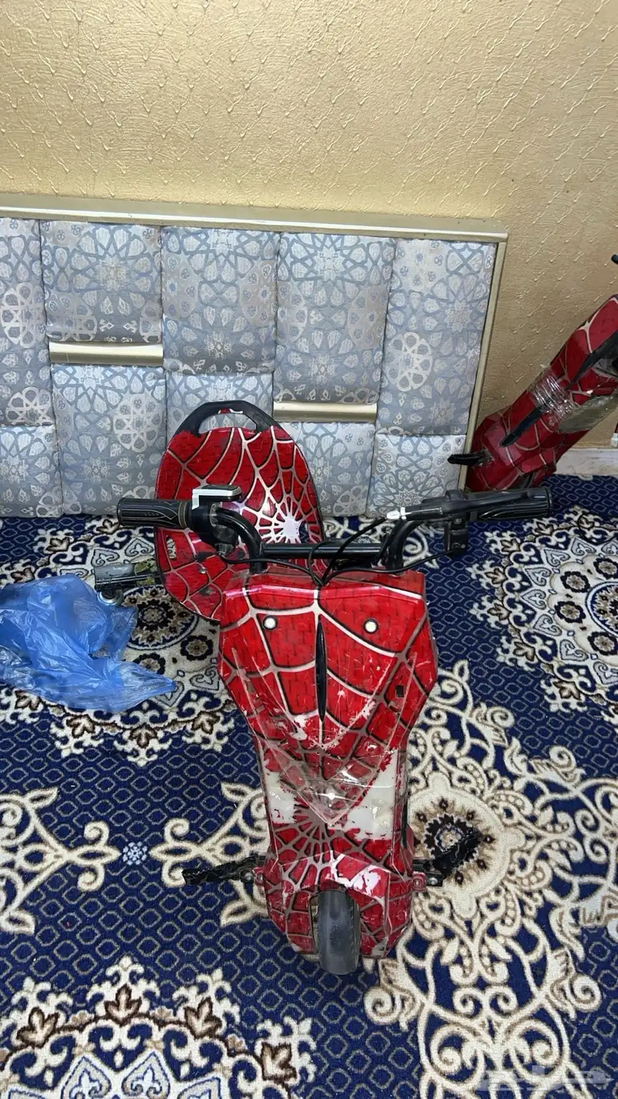 سكوترات نضاااف مع اغراضهم 0