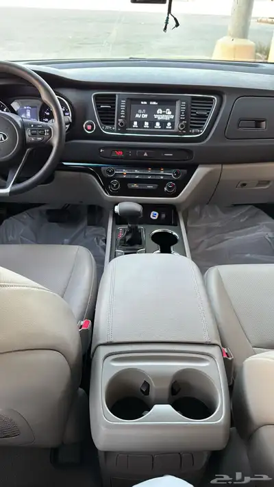 كرنفال كيا 2020ديزل مكينه 2200 ماشي 93الف 11راكب 1