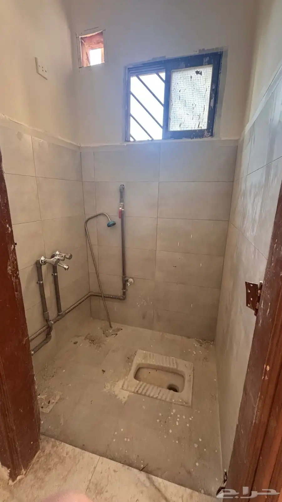 للبيع عمارة سكنية فيها ثلاث شقق بحي السادة 4