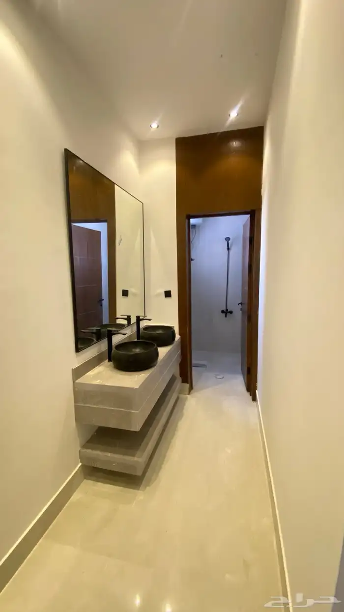 للبيع دور اول مدخل خاص ودرج خاص تصميم جميل 9