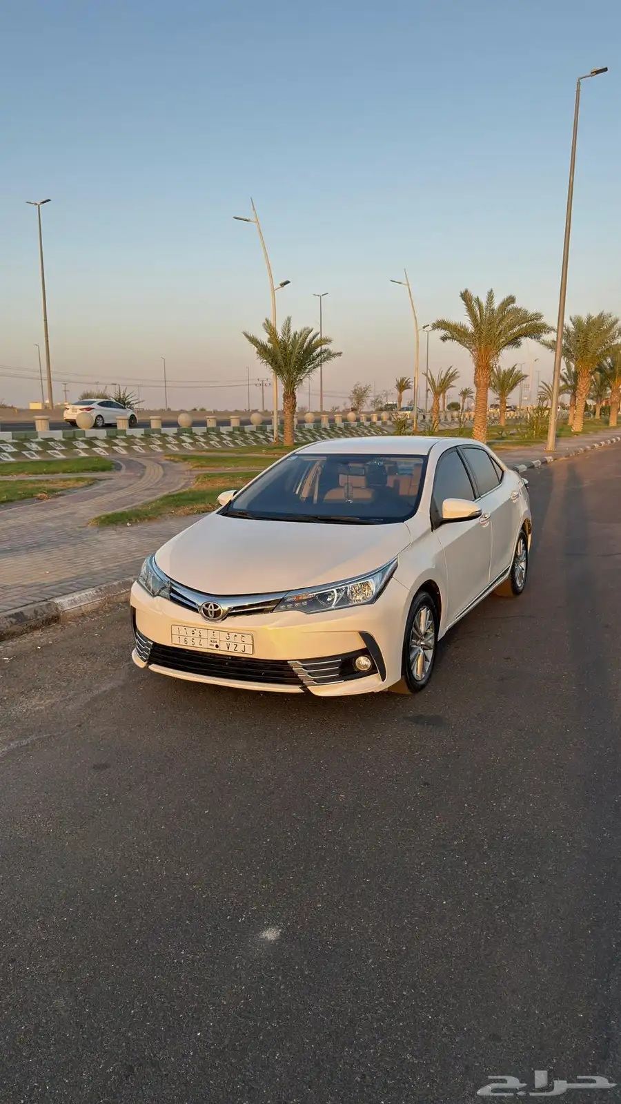 كرولا 2015 فل ما عدا الفتحه مكينه 1600 بصمه مفتاحين 0
