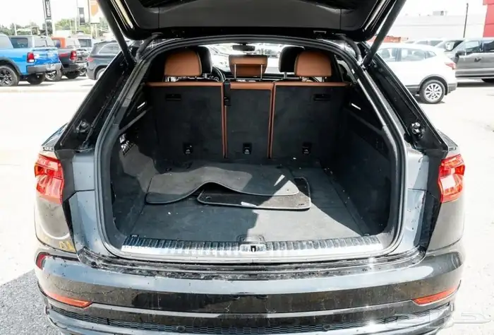 اودي كيو ثمانية AUDI Q8 Progressive Panoroof موديل 2023 24