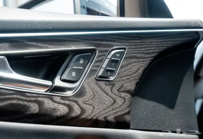 اودي كيو ثمانية AUDI Q8 Progressive Panoroof موديل 2023 21