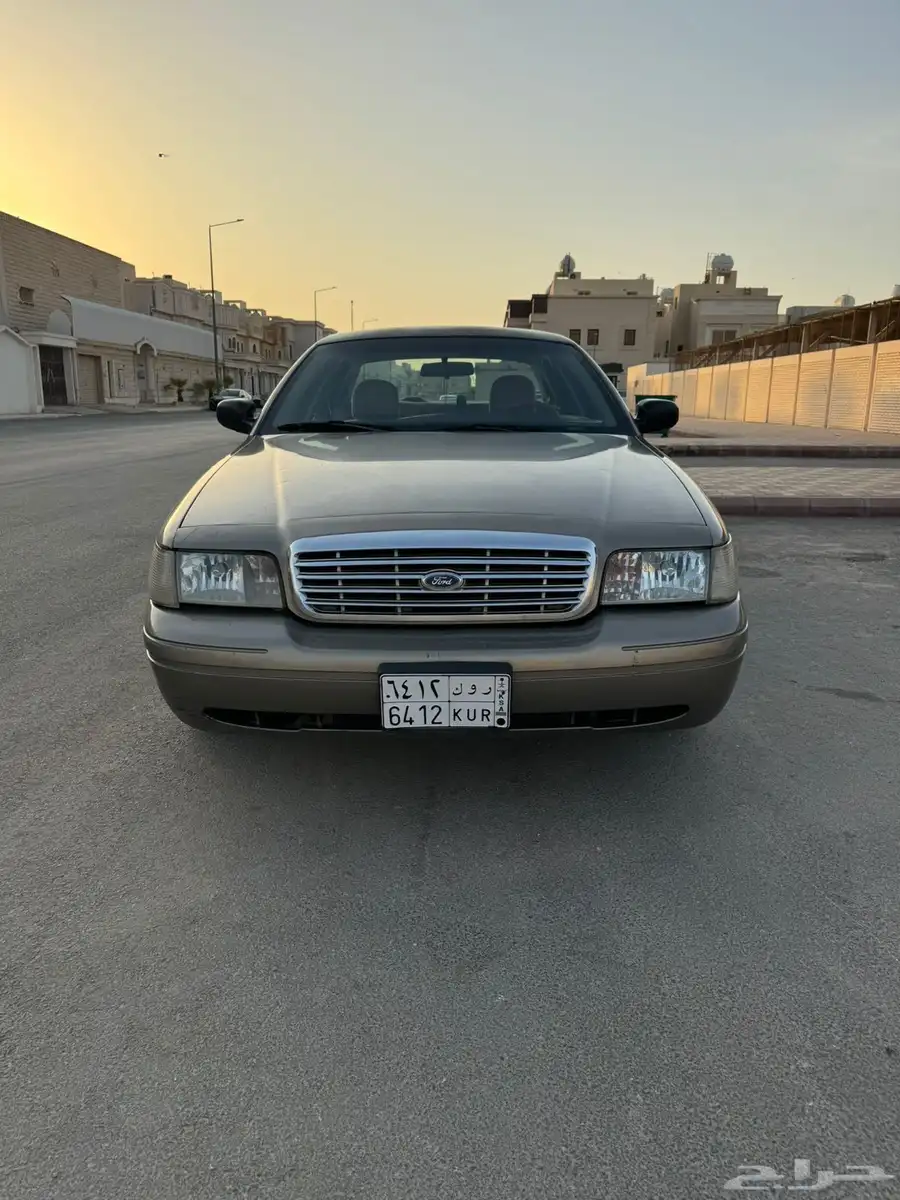 للبيع فورد فكتوريا 2004 سعودي 1