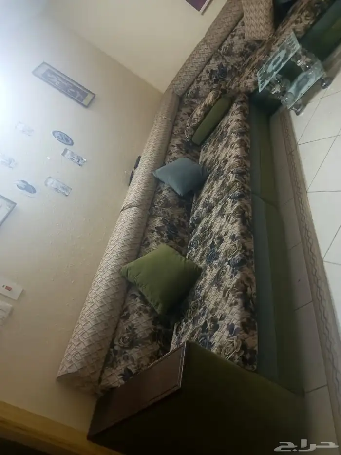 كنب مجلس كامل بحاله جيدة له سنه معنا فقط سبب البيع النقل 0