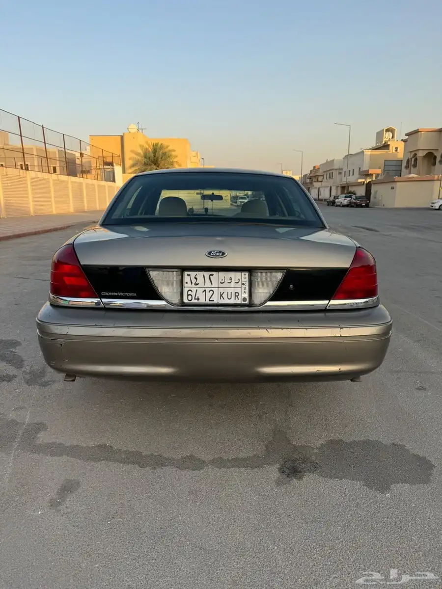 للبيع فورد فكتوريا 2004 سعودي 4