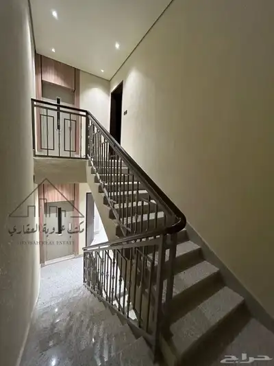للبيع شقق تمليك دور ثاني تبوك حي اليرموك سطح كامل 21