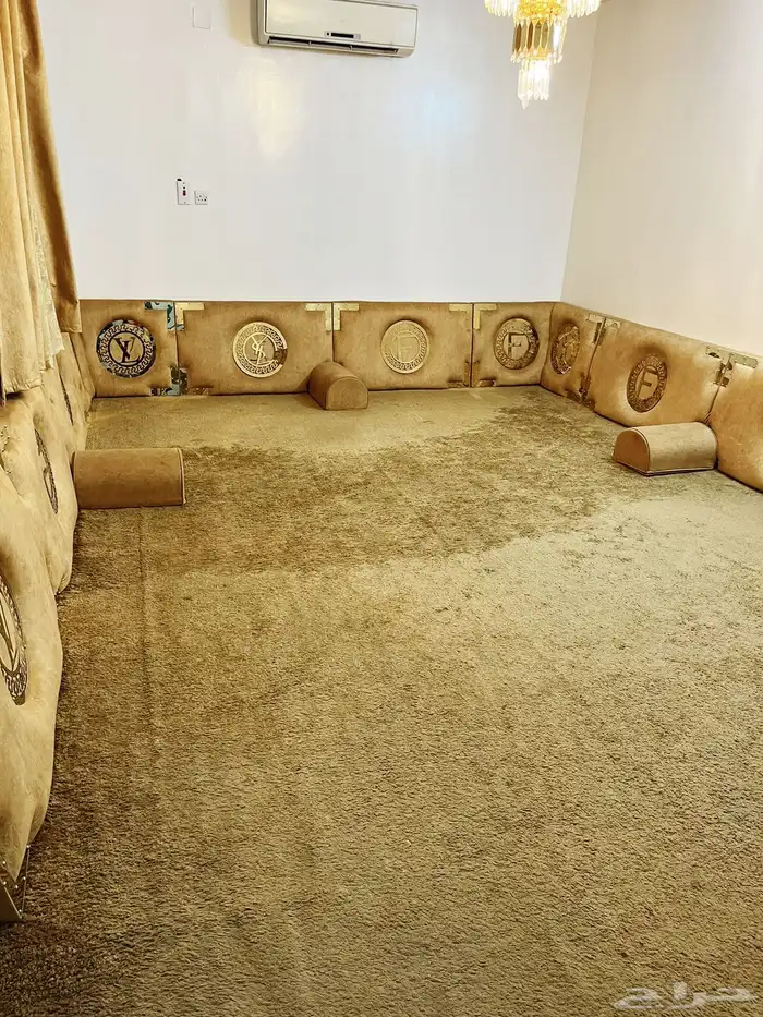 مجلس عربي تقليدي مع الفرشه والستارة 0