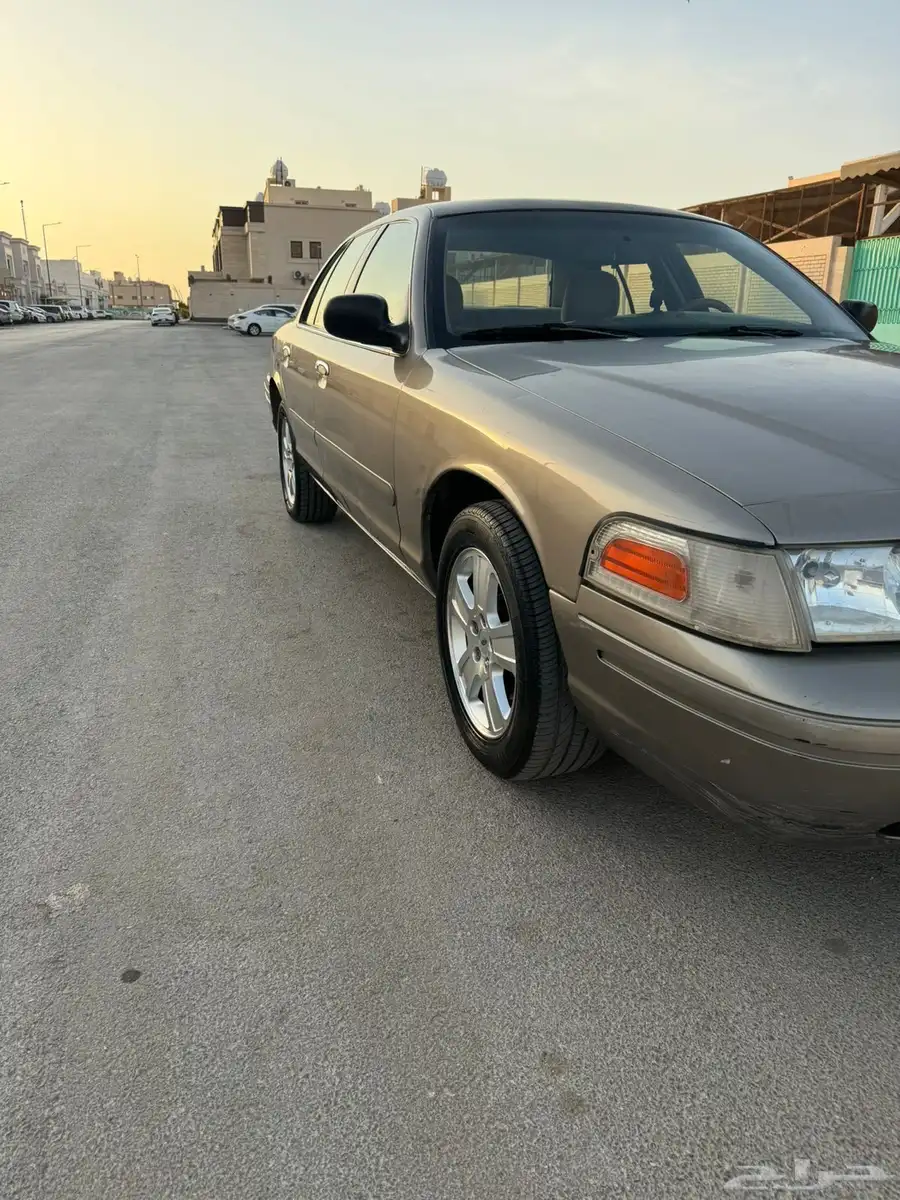 للبيع فورد فكتوريا 2004 سعودي 2