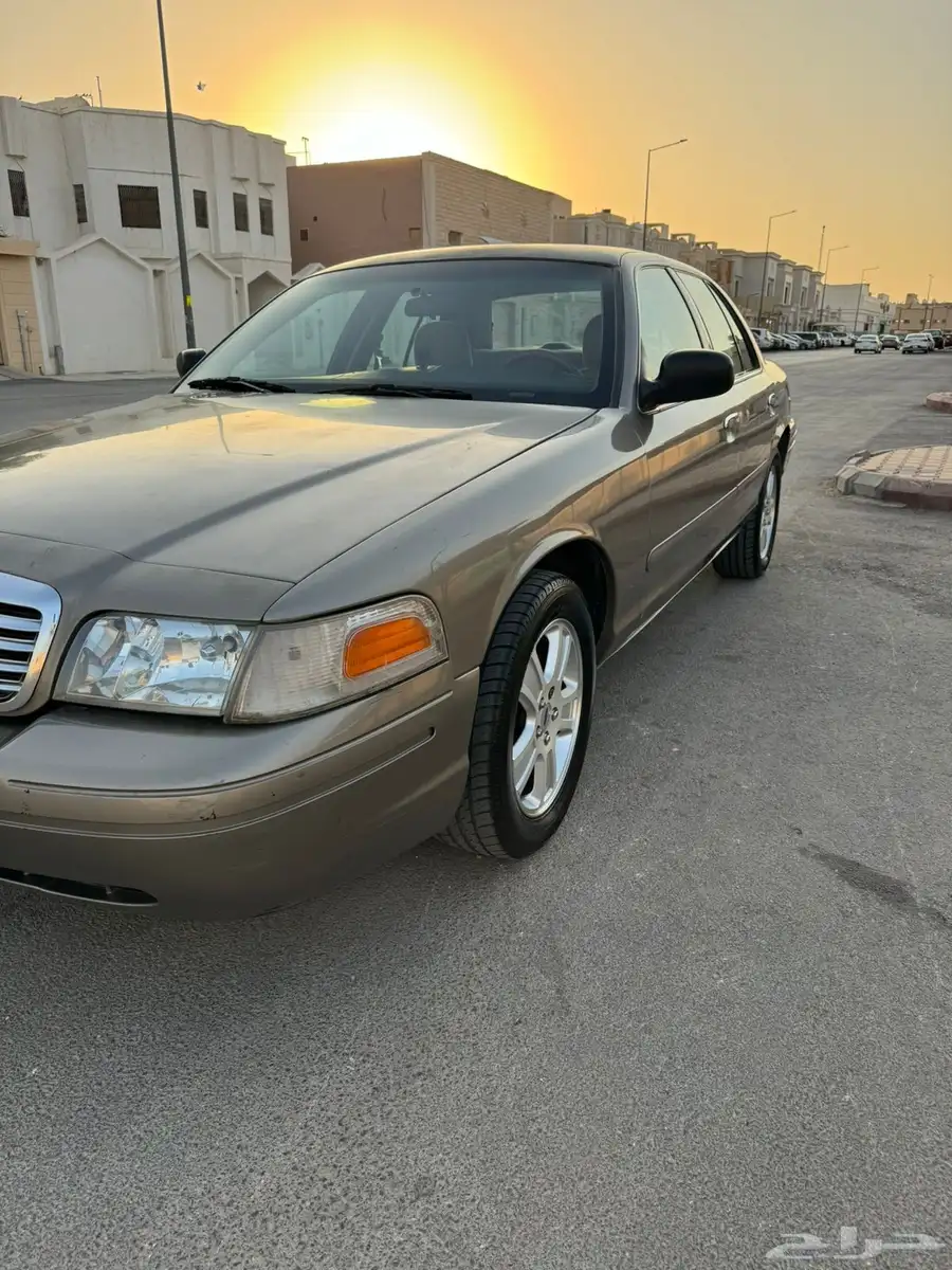 للبيع فورد فكتوريا 2004 سعودي 0