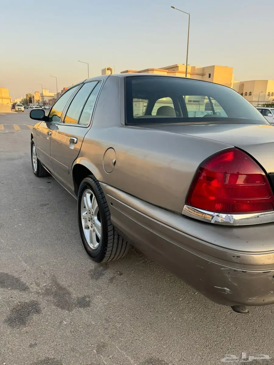 للبيع فورد فكتوريا 2004 سعودي 5