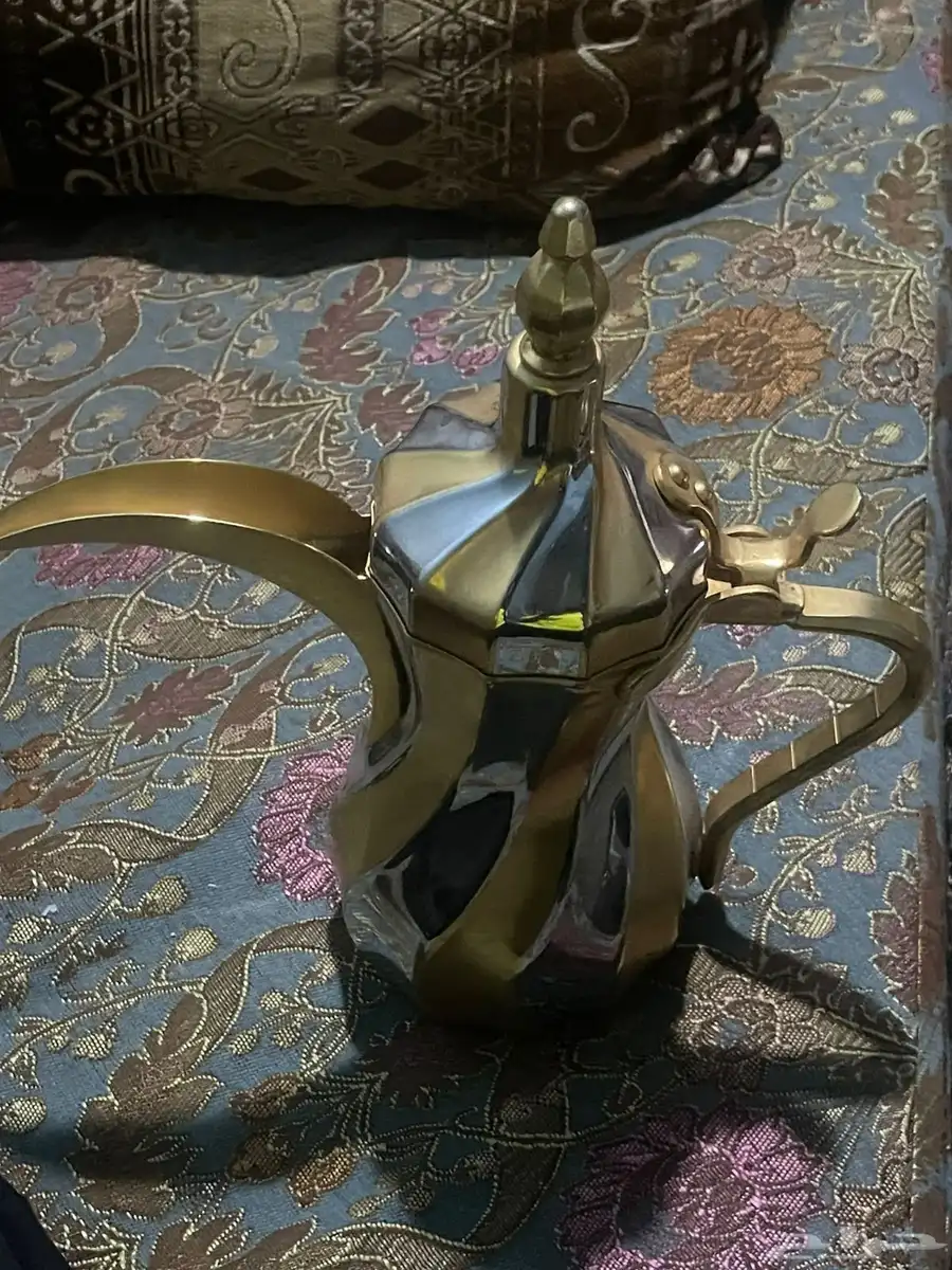 دله و أبريق السيف  .وثلاثه أبربق طقم   ونجر بدون يد 8