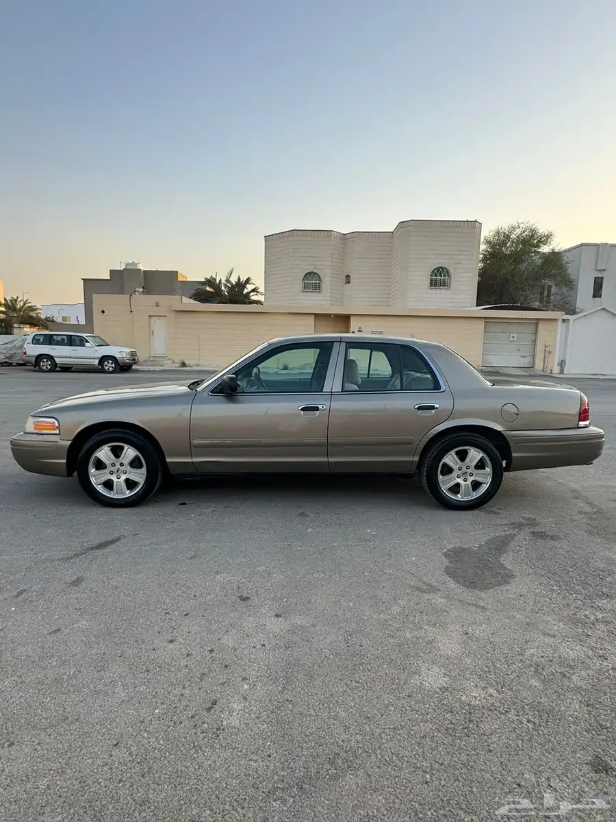 للبيع فورد فكتوريا 2004 سعودي 6