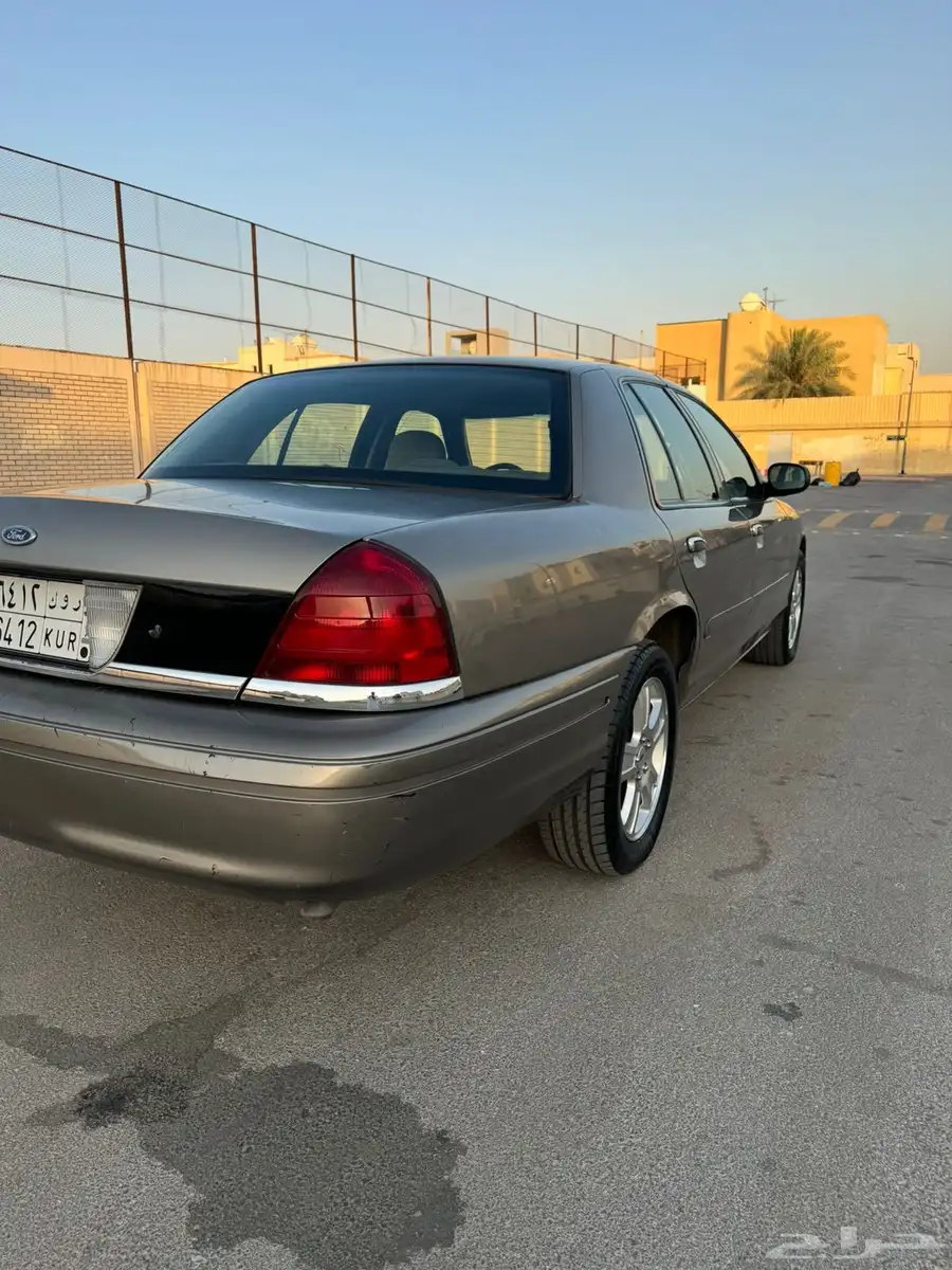 للبيع فورد فكتوريا 2004 سعودي 3