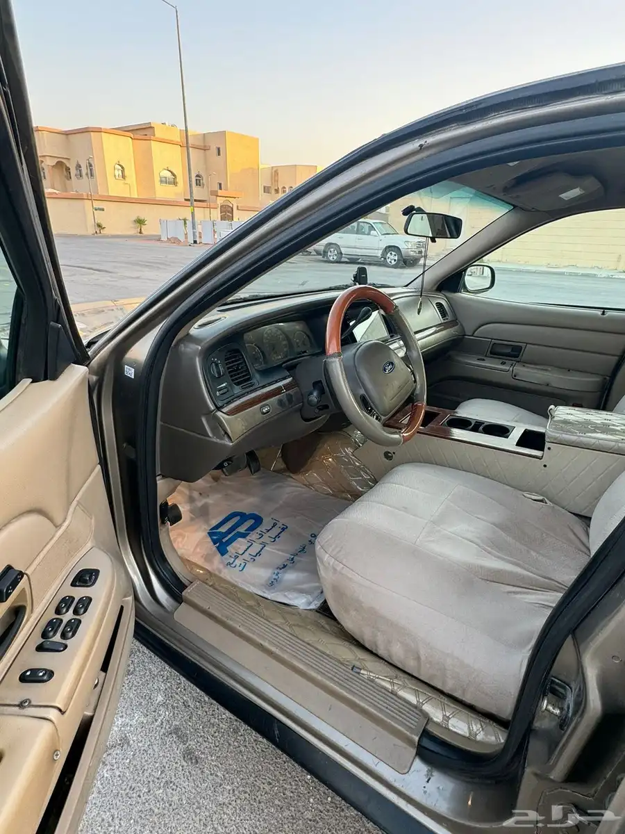 للبيع فورد فكتوريا 2004 سعودي 9