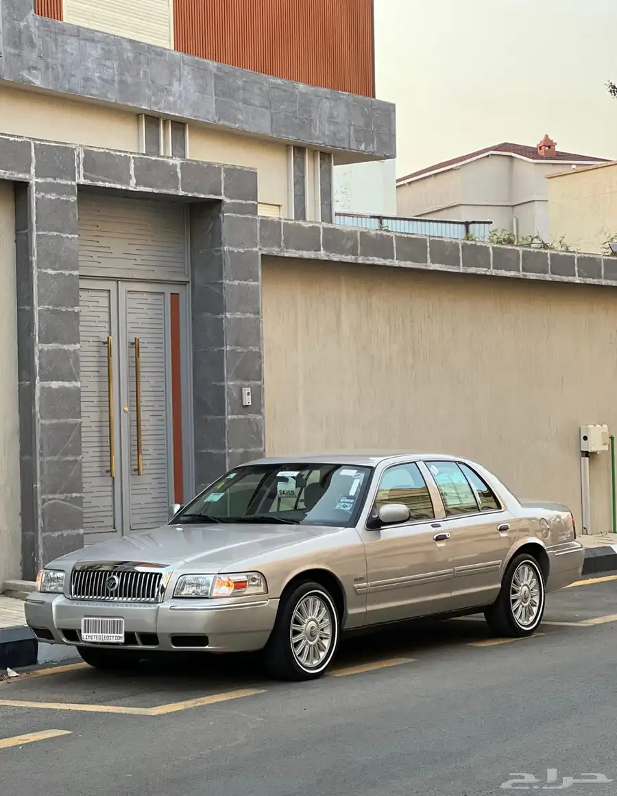 فورد جراند ماركيز 2010 3