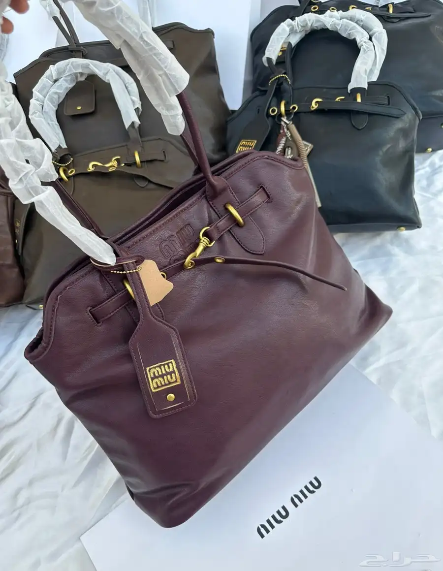 شنط ماركة اصلي درجه اولئ شنط جامعه ودوامات 18