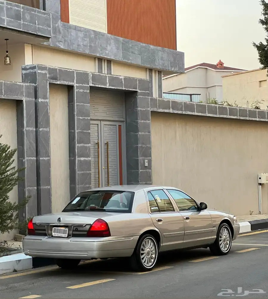 فورد جراند ماركيز 2010 4