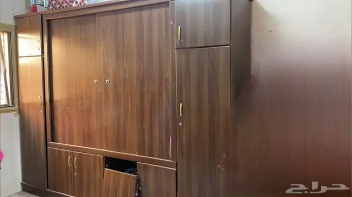 دولاب تخزين نظيف بس الباب طايح 0