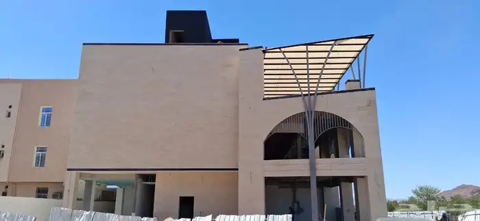 محل تجاري بإطلالة على وادي قناة 3