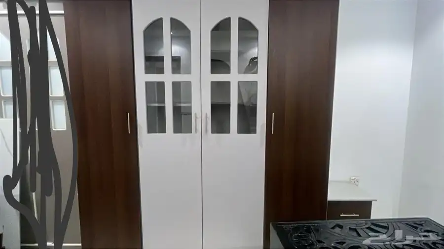 دولاب مطبخ للبيع نظيف مع دولاب تركي وتسريحه و2كمدينو 2