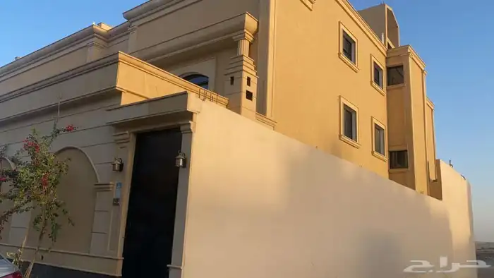 للبيع ( فيلا 3 ادوار وشقتين ) حي لبن 1