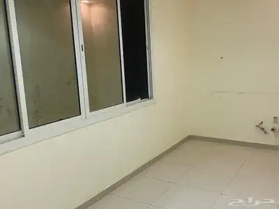 شقه غرفتين ومطبخ للايجار الحرازات 4