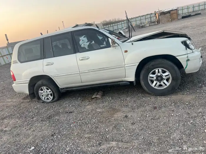 لكزس موديل 2000 2