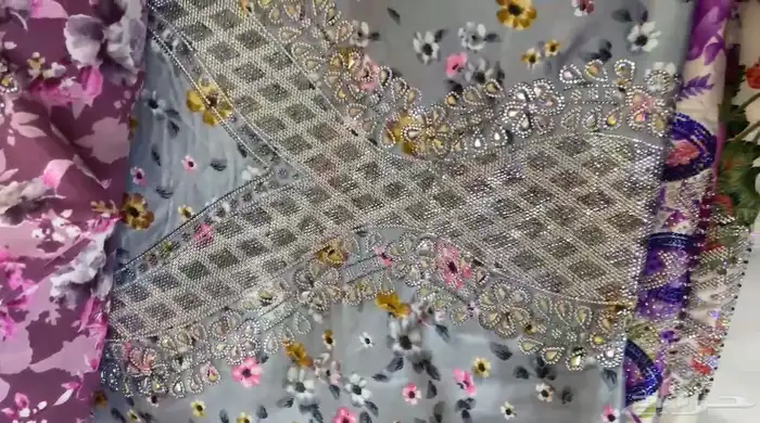 ساعات نسائية مطليه بالذهب ومخاويير امراتيه 24