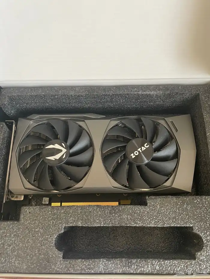 كرت شاشة ZOTAC RTX 3050 8GB شبه جديد مع الكرتون   نظيف جدا 0