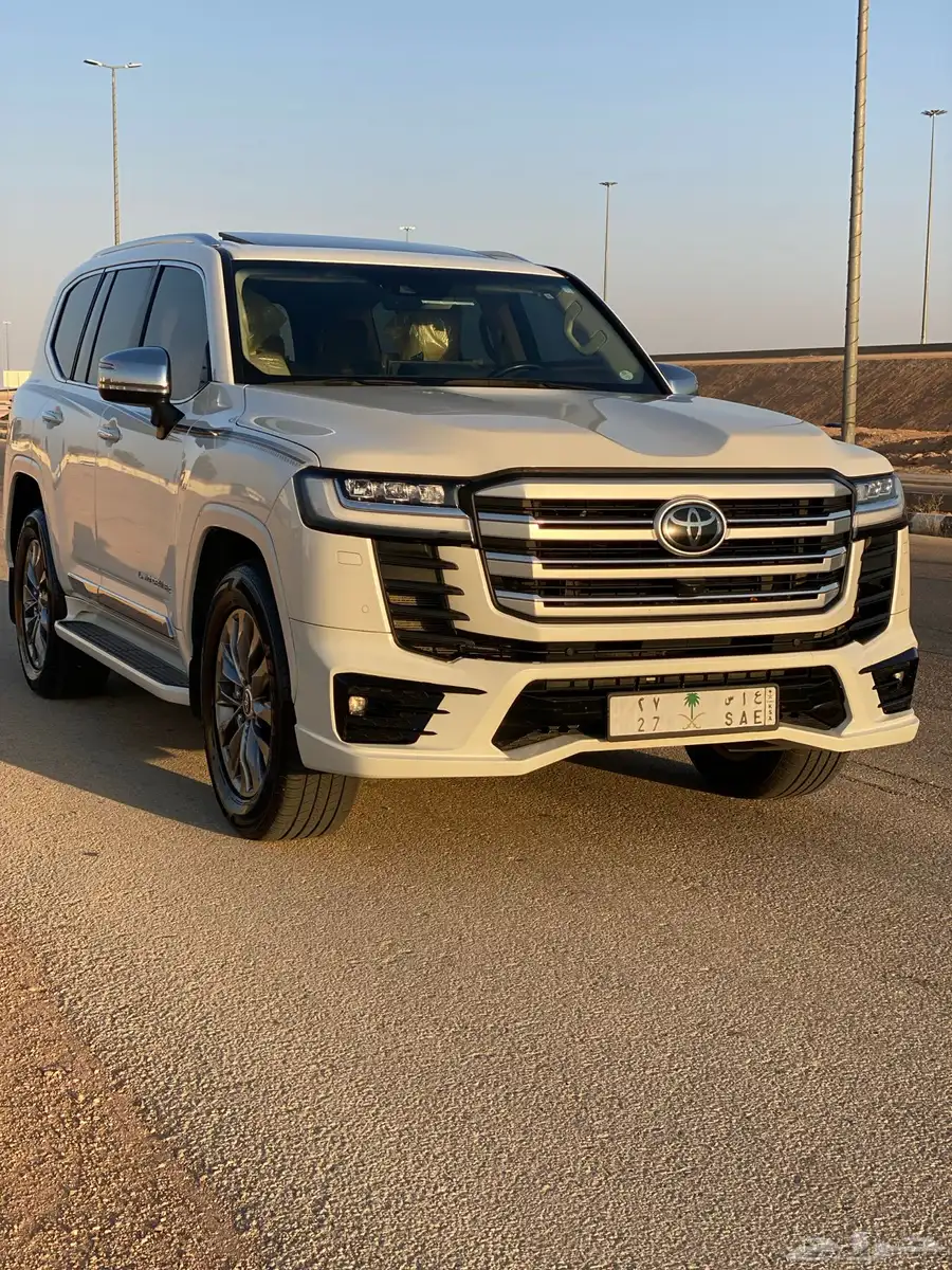 جيب لاند كروزر vxr 2023 16