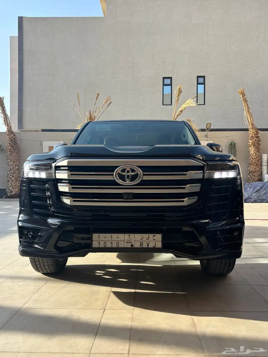 تويوتا جيب لاندكروزر اسود وارد سعودي رقم GXR L4 ممشى 5 الاف 0