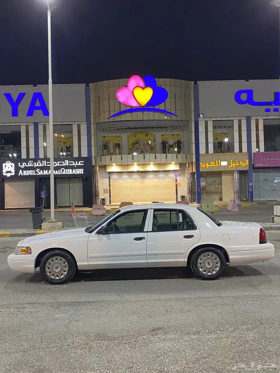 للبيع فورد بوليسي 2004 نظيف جدا 6