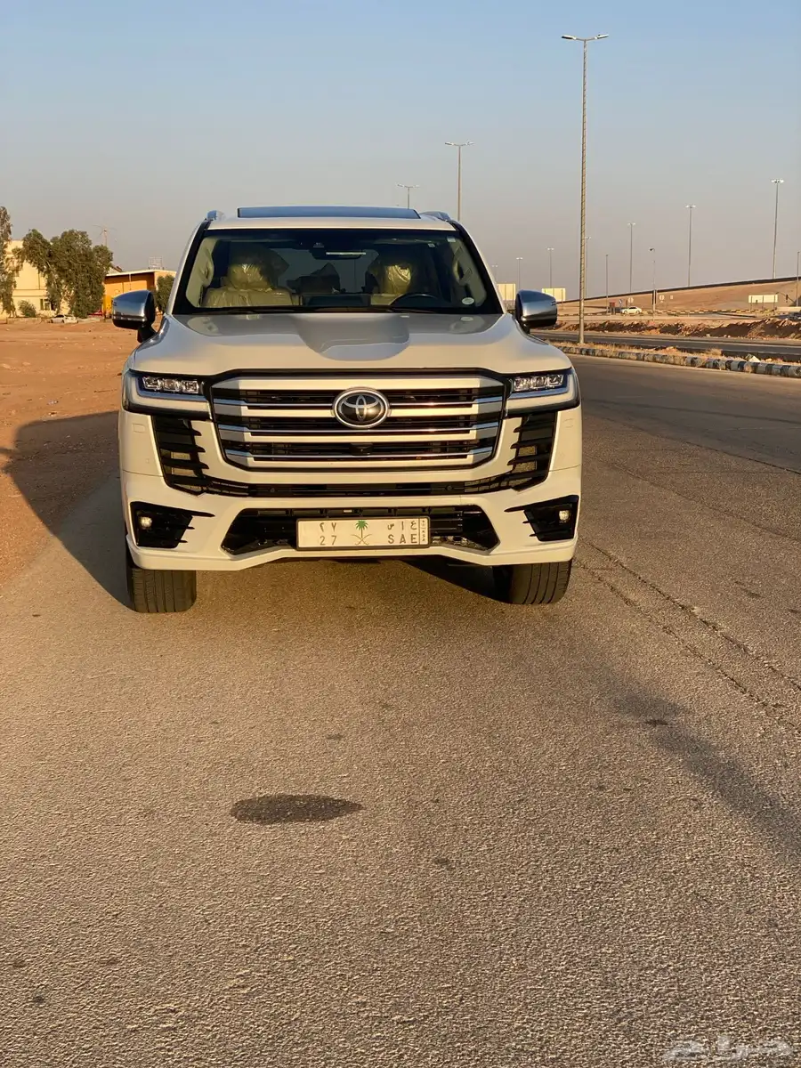 جيب لاند كروزر vxr 2023 13