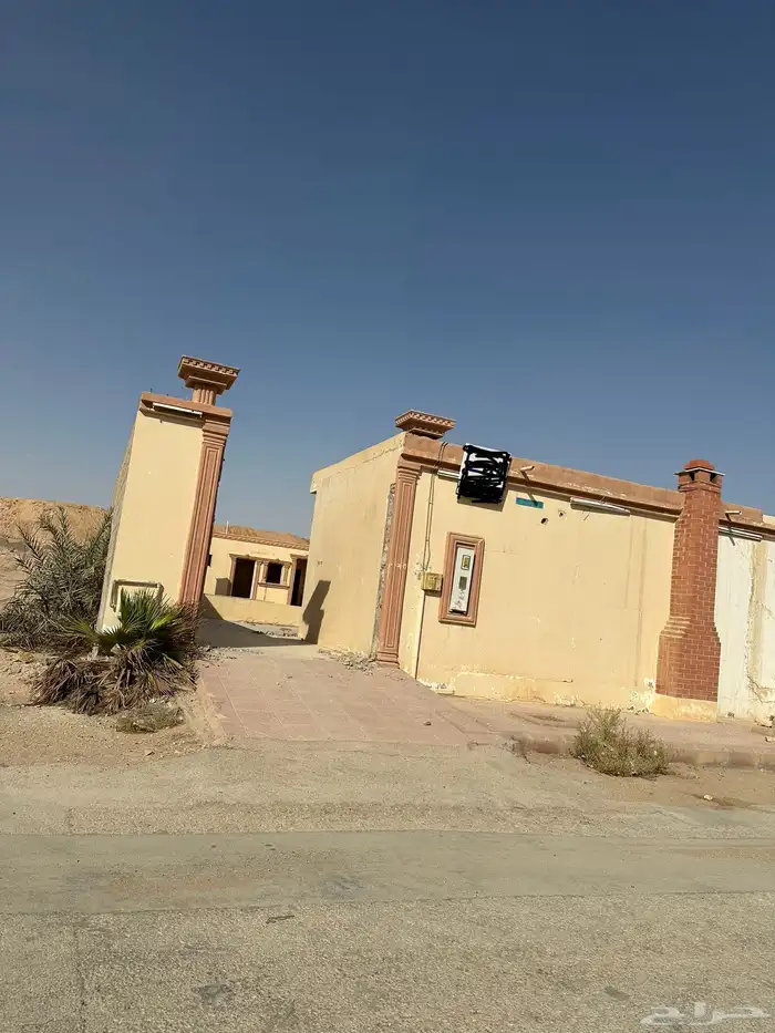 للبيع ارض بحي الجنادريه قريبه طريق الدمام 0