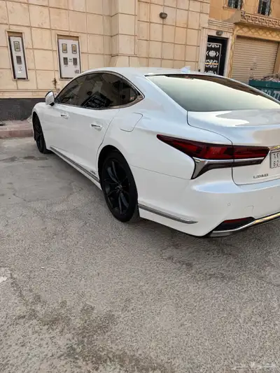 لكزس ls500 هايبرد2018 فل كامل عبداللطيف جميل 1