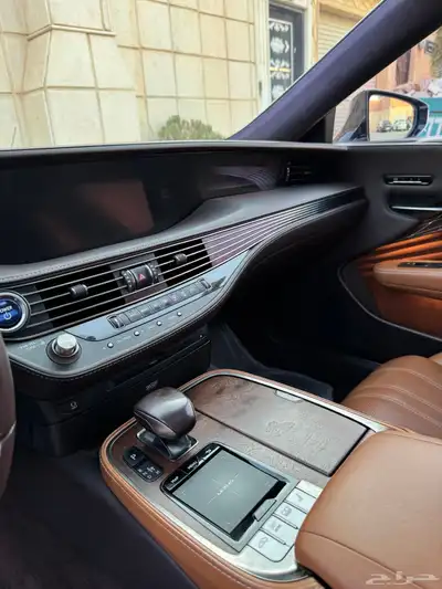 لكزس ls500 هايبرد2018 فل كامل عبداللطيف جميل 3