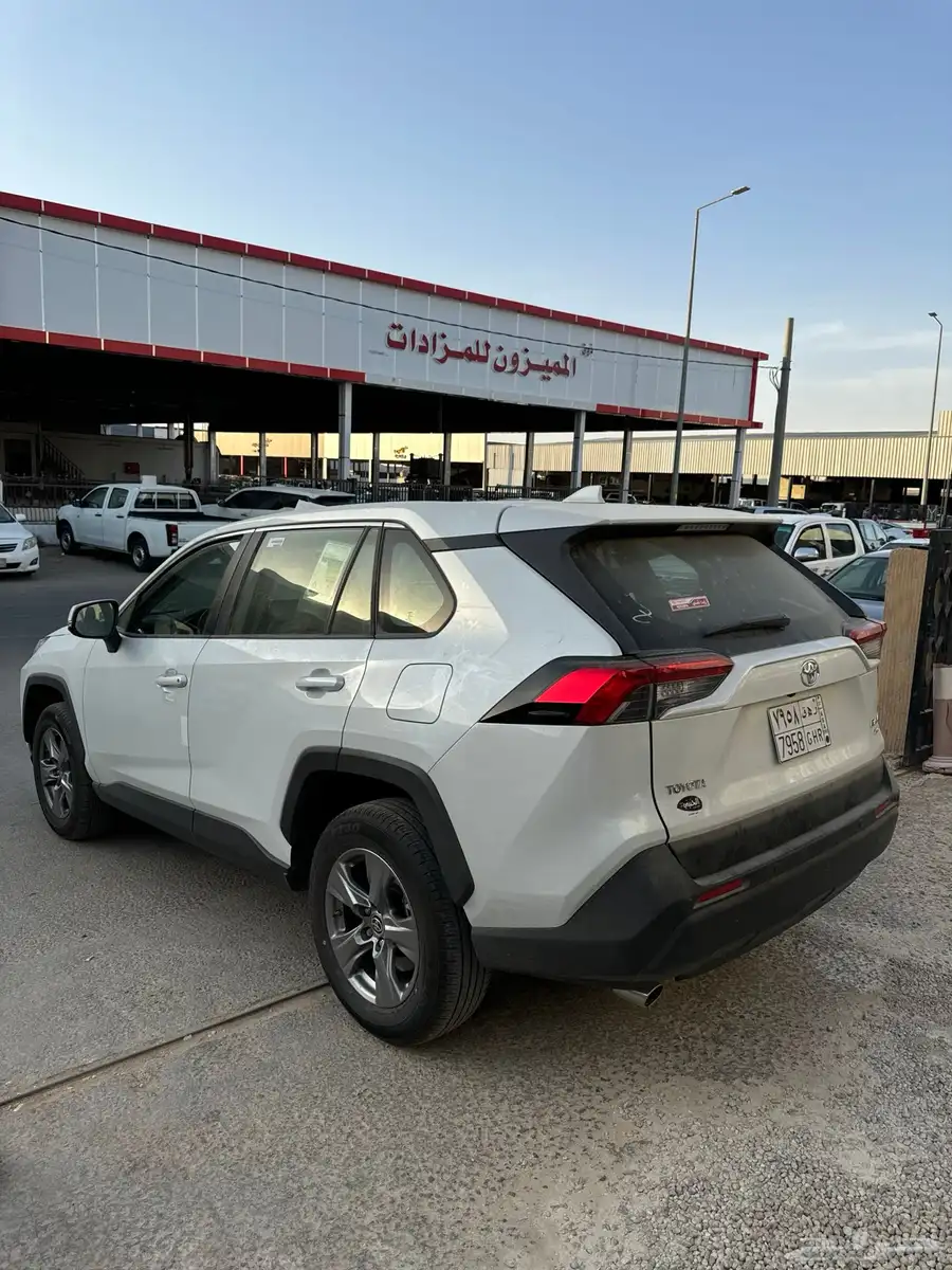 تويوتا راف فور LE استاندر دبل سعودي 2025 ابيض عداد 2000 7