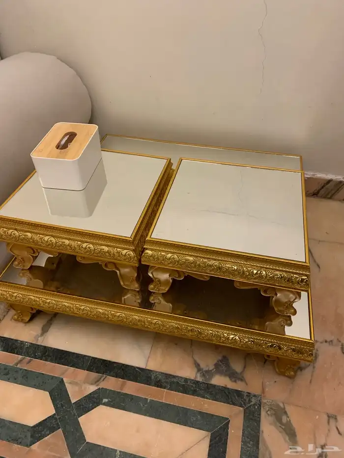 كنب مع فرشه وطاولات 3