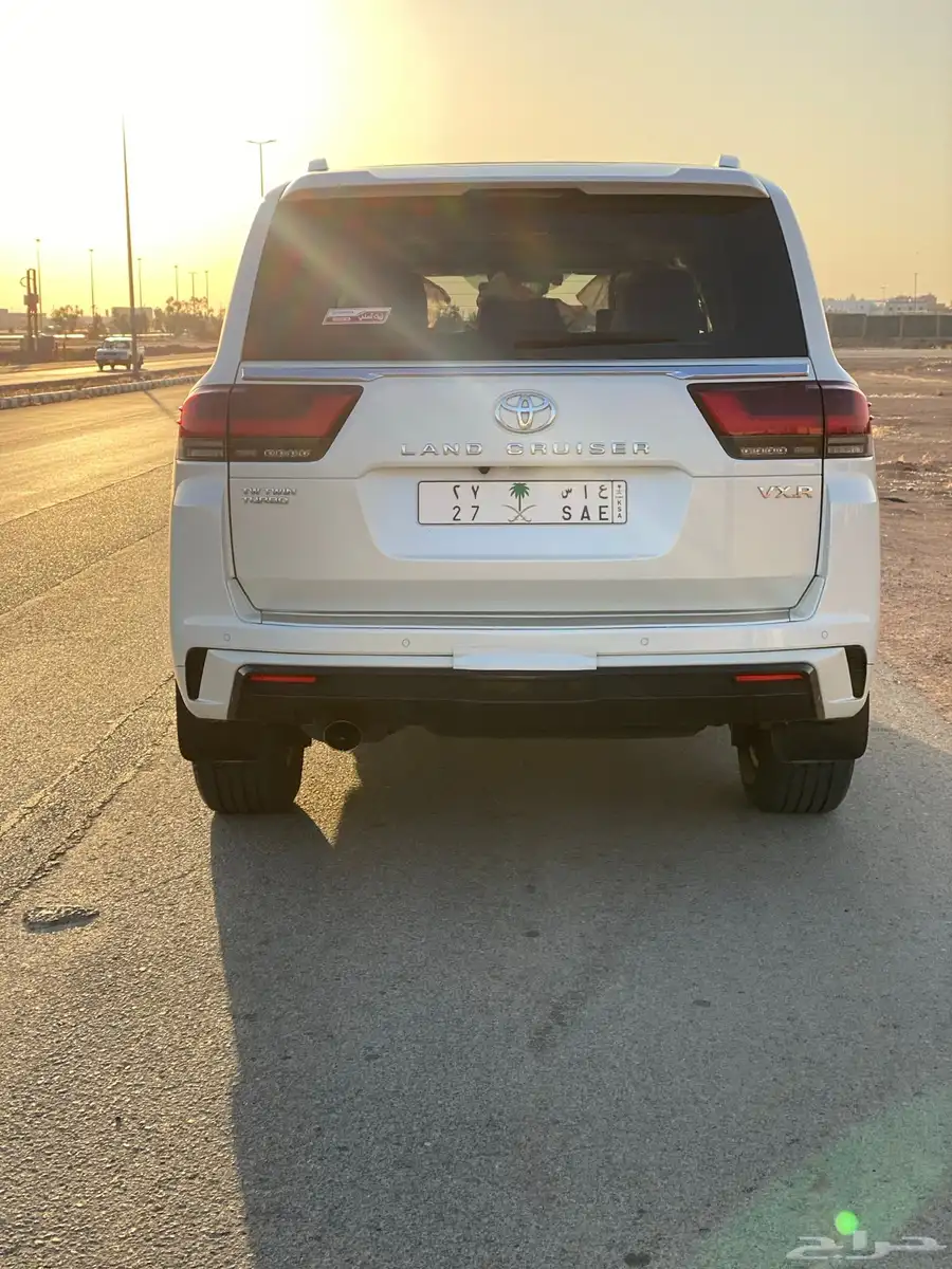 جيب لاند كروزر vxr 2023 9