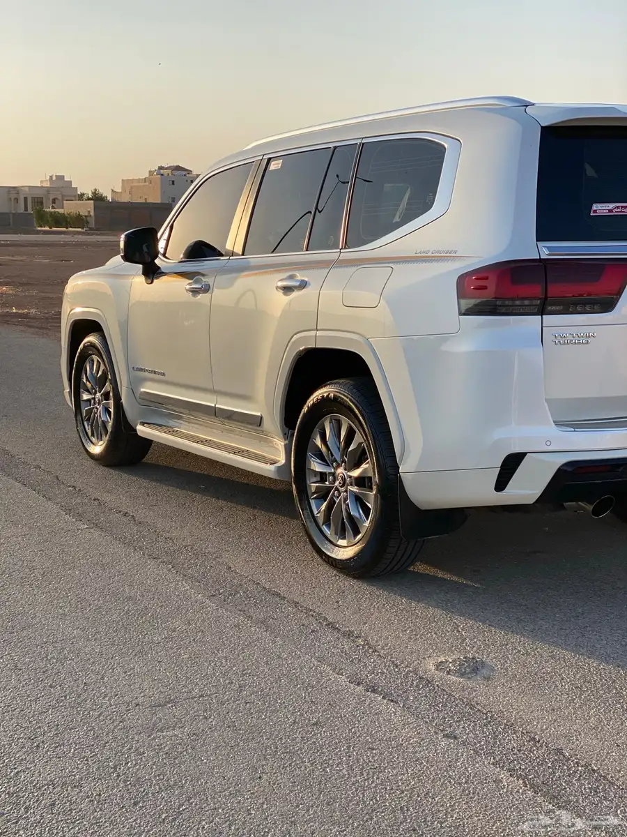 جيب لاند كروزر vxr 2023 6