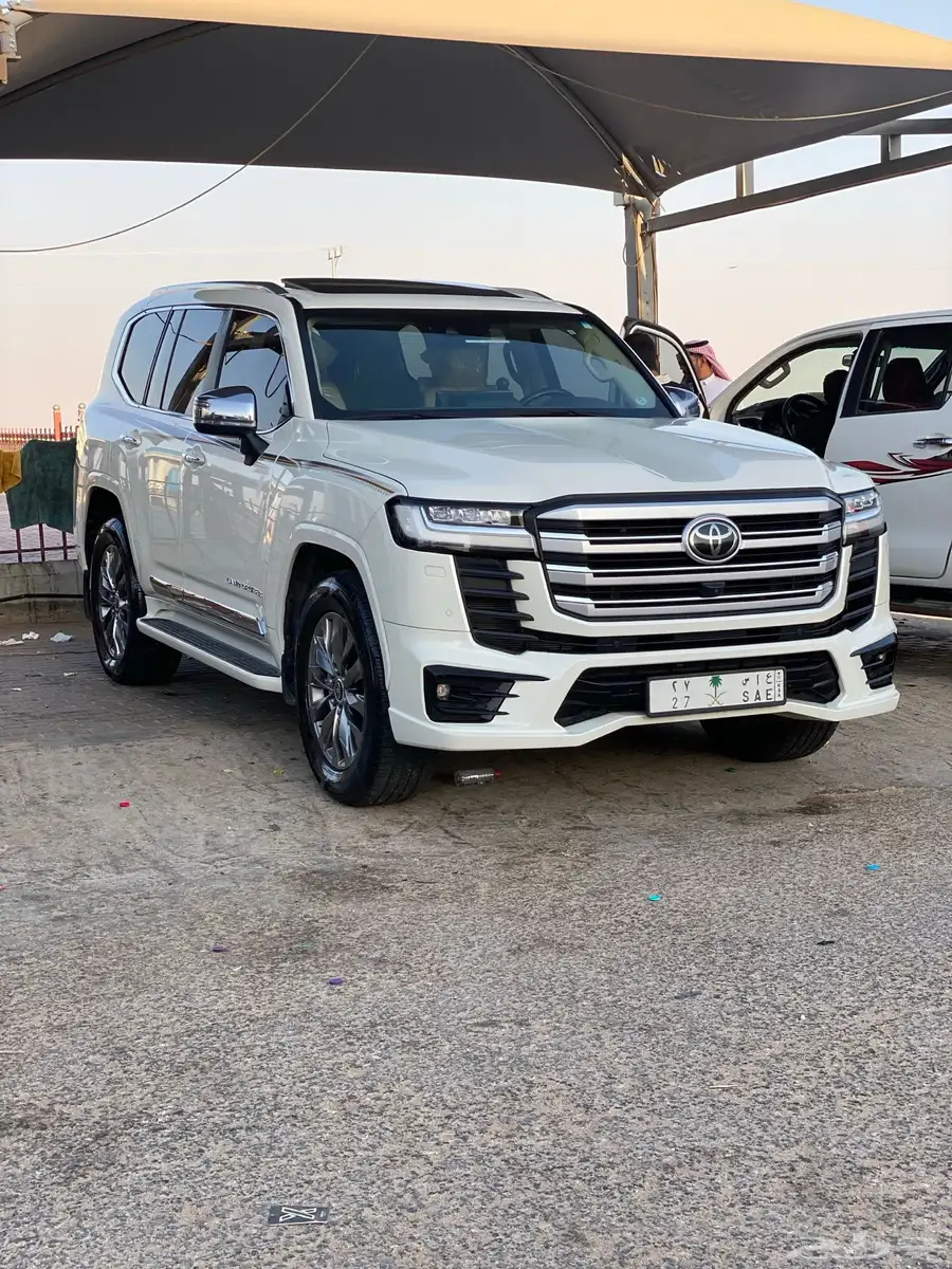 جيب لاند كروزر vxr 2023 1