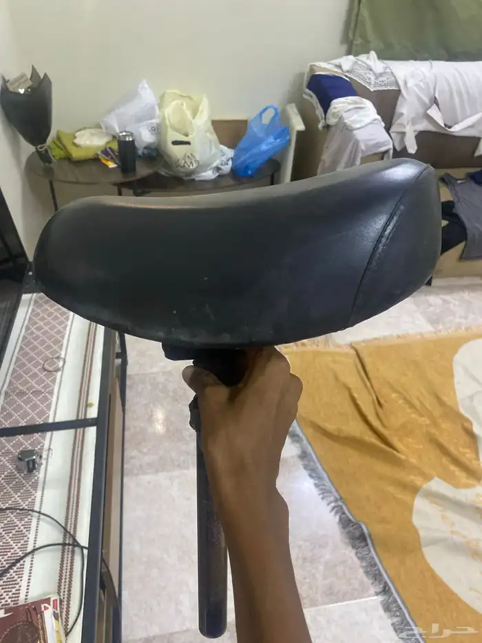 كل شيء نظيف فيه كل شيء نظيف كرسي بس 0